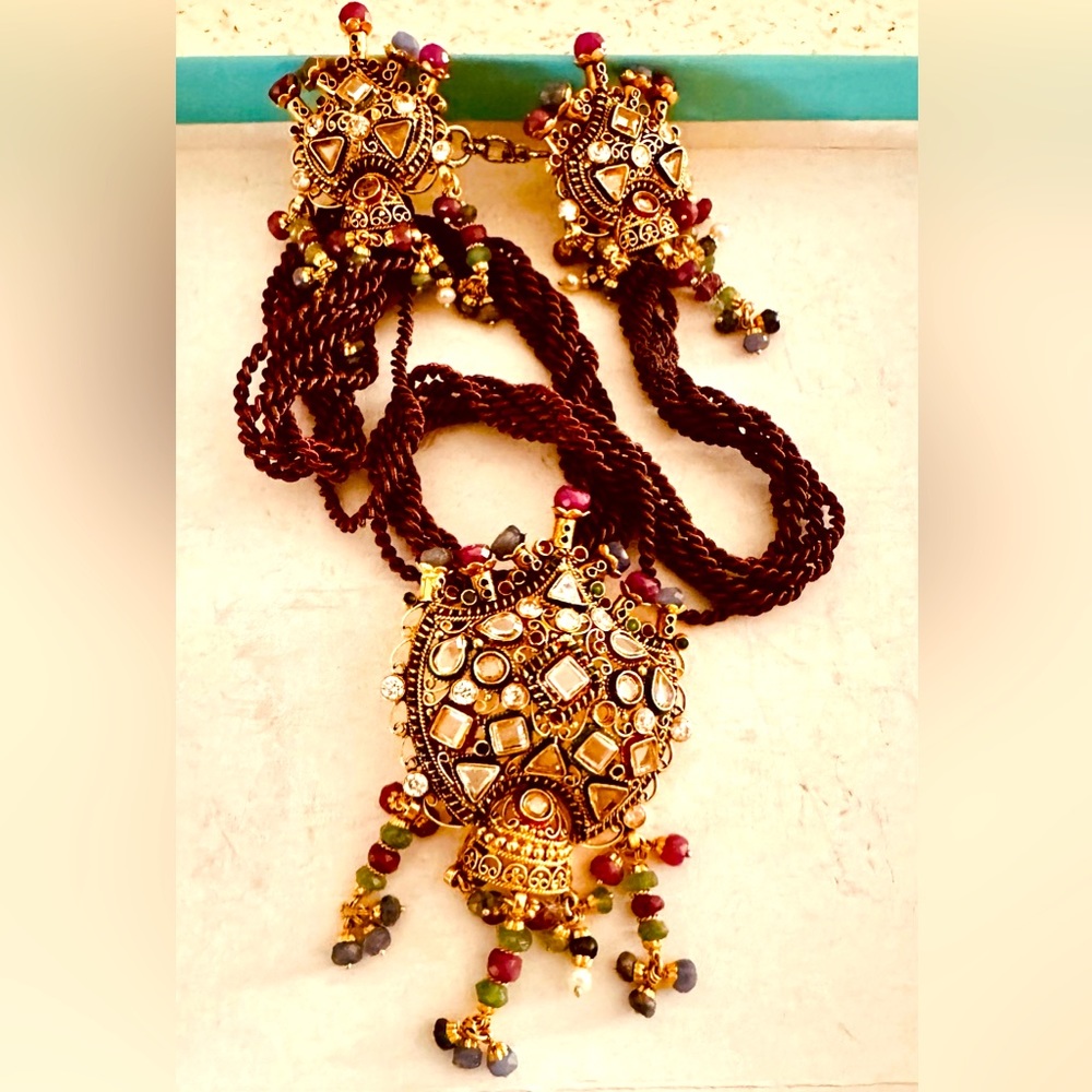 This is beautiful 22 karat’s gold rubi emerald and kundon expensive stone sets.